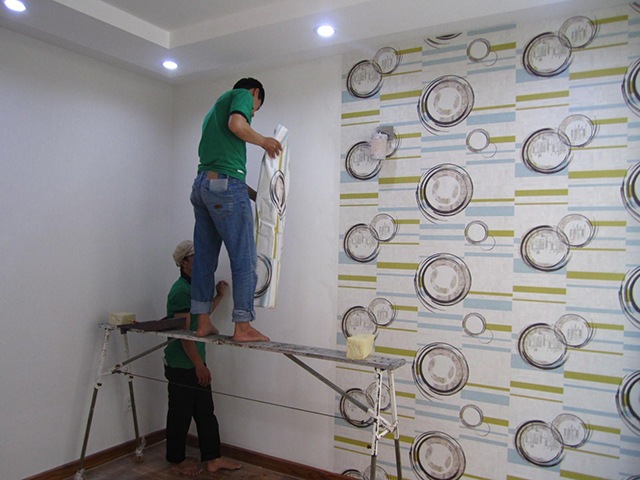 dán giấy dán tường